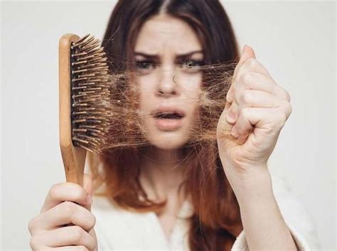 Aşırı Saç Dökülmesi Neden Kaynaklanır?