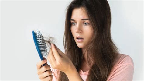 Aşırı Saç Dökülmesi Nasıl Tedavi Edilir?